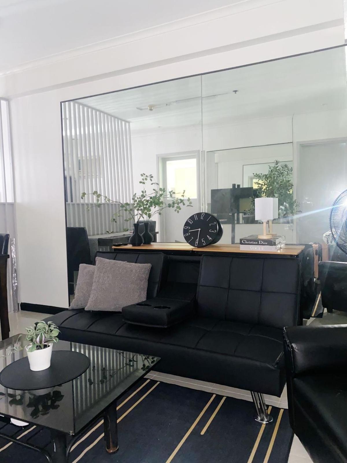 Cozy 2-Bedroom At South Of Market Soma Bgc Near Sm Aura, Market! Market! & Bonifacio High Street Taguig Exterior foto