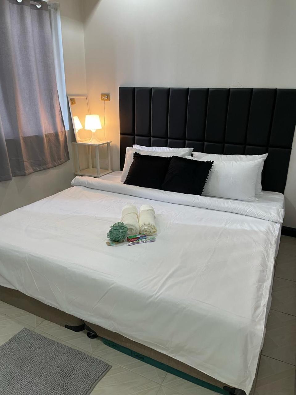Cozy 2-Bedroom At South Of Market Soma Bgc Near Sm Aura, Market! Market! & Bonifacio High Street Taguig Exterior foto